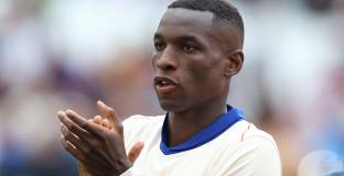 Емери готви трансферен удар: Астън Вила се насочва към нападател на Челси