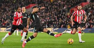 Салах обърна Светците, Ливърпул дръпна с 8 точки