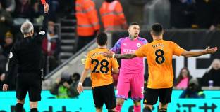 Уулвс обърна десет от Сити в луд мач