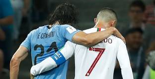 В националния на Уругвай не знаят колко е сериозна травмата на Кавани 