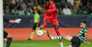 Спортинг загуби от Айнтрахт и отива в Лига Европа