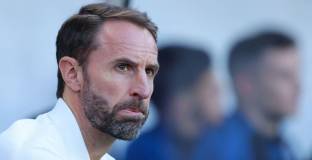 Англия може да играе срещу Швейцария с трима в защита