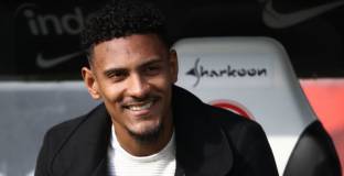 Уест Хем изпреварил Байерн за Але