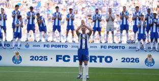 Люк Де Йонг стана играч на Порто