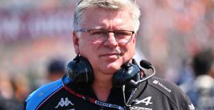 Бивш шеф на Alpine обмисля покупка на отбора