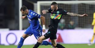 Интер се справи с Емполи, дори и ВАР не убеди съдията да отсъди нарушение 