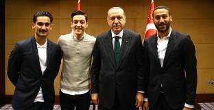 В Германия критикуват Йозил и Гюндоган  заради среща с Ердоган