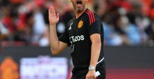  Невил: Неприемливо е да поставиш Тен Хаг с тези играчи 