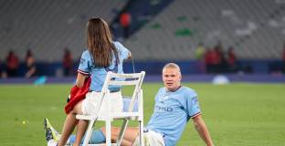 Холанд:  Борбата за титлата продължава до края на сезона