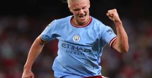 Ман Сити удвоява заплатата на Холанд