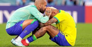 Бащата на Неймар не е платил гаранцията за Алвеш 