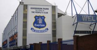 Арсенал ще надиграе Евертън в Ливърпул