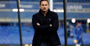 Евертън уволни Лампард