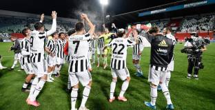 Юве триумфира с Купата на Италия (видео)