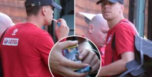 Хванаха Шчесни с цигара преди мача с Испания