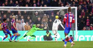 Палас взе късна точка от Ман Юнайтед