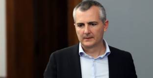 Министър Илиев кани на среща БФС и изключените клубове
