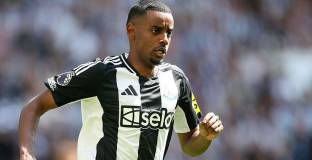 Нюкасъл Юнайтед очаква нова оферта от Ливърпул за Исак