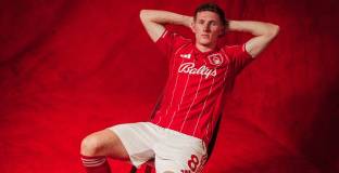 Ливърпул може да открадне трансферна цел на Ман Юнайтед 