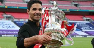 Ван Перси: Артета може да стане отличен треньор