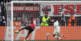 Леверкузен удари Милан в Германия