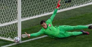 Шчесни прие условията на Барса