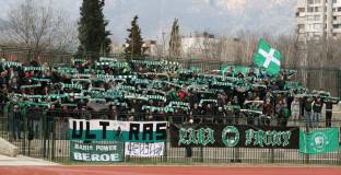 Феновете на Берое с голям протест пред общината в Стара Загора