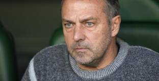 Лапорта готви нов договор за Флик