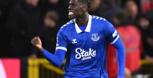 Арсенал осъществи контакт с Евертън заради Онана