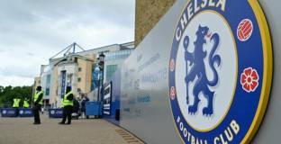 Челси се раздели с главата на медицинската служба