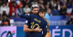 Жиру се опитва да изглади отношенията си с Мбапе