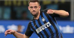  Барса, Тотнъм и Нюкасъл се интересуват от Де Врей