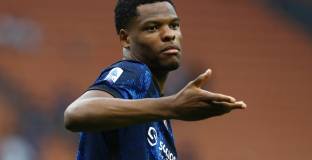 Дъмфрис иска в Ман Юнайтед 