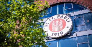 Феновете на Санкт Паули стават собственици на стадиона