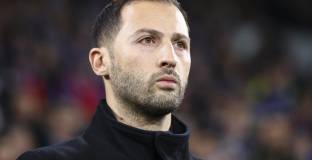 Саутхемптън разглежда двама за замяна на Хазенхютъл 