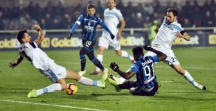 Аталанта и ВАР разплакаха орлите