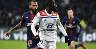 Реал Мадрид хвърли око на Менди