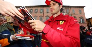 Ферари продължи с Джовинаци
