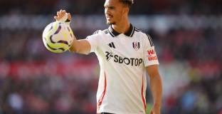 Робъртсън игнорира слуховете за Ливърпул