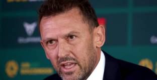 Австралия има нов старши-треньор