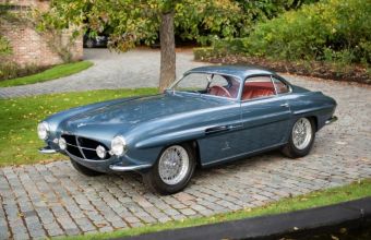 Рядък Fiat 8V Supersonic от 1953 г., един от 14-те специални издания на Ghia 8V, бе продаден на търг на RM Sotheby's в Ню Йорк на цена от 2.425 милиона долара.