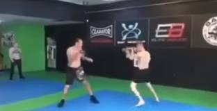 Кадри (18+) от бой между фенове на ЦСКА и Левски - световен хит (видео)