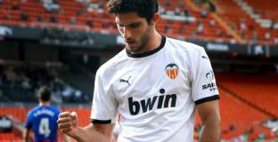  Уулвс се прицели в Гуедеш