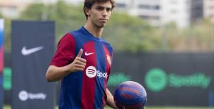 Флик иска да задържи Фелиш