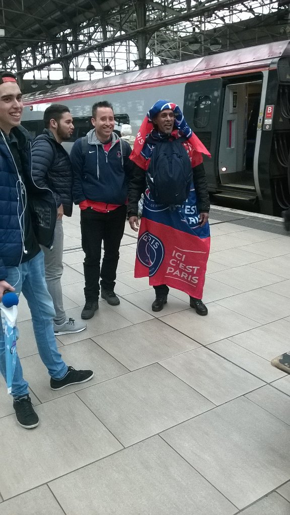 Фенове на ПСЖ в Манчестър.