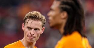  Де Йонг иска да остане в Барселона