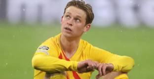   Ман Юнайтед е готов да увеличи офертата за Де Йонг