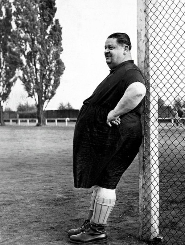 1897 година. Легендарният вратар Уилям Фулк е играл не само за Шефилд Юнайтед, но и за Трите лъва. 