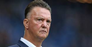   Барса подкрепи Ван Гаал