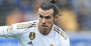 Агентът на Бейл е против намаляването на заплатите